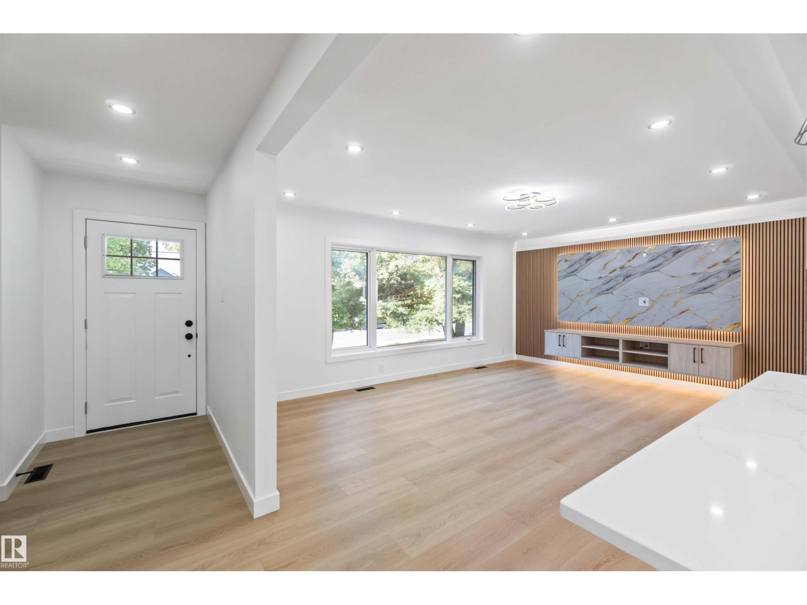 9336 69 AV NW NW