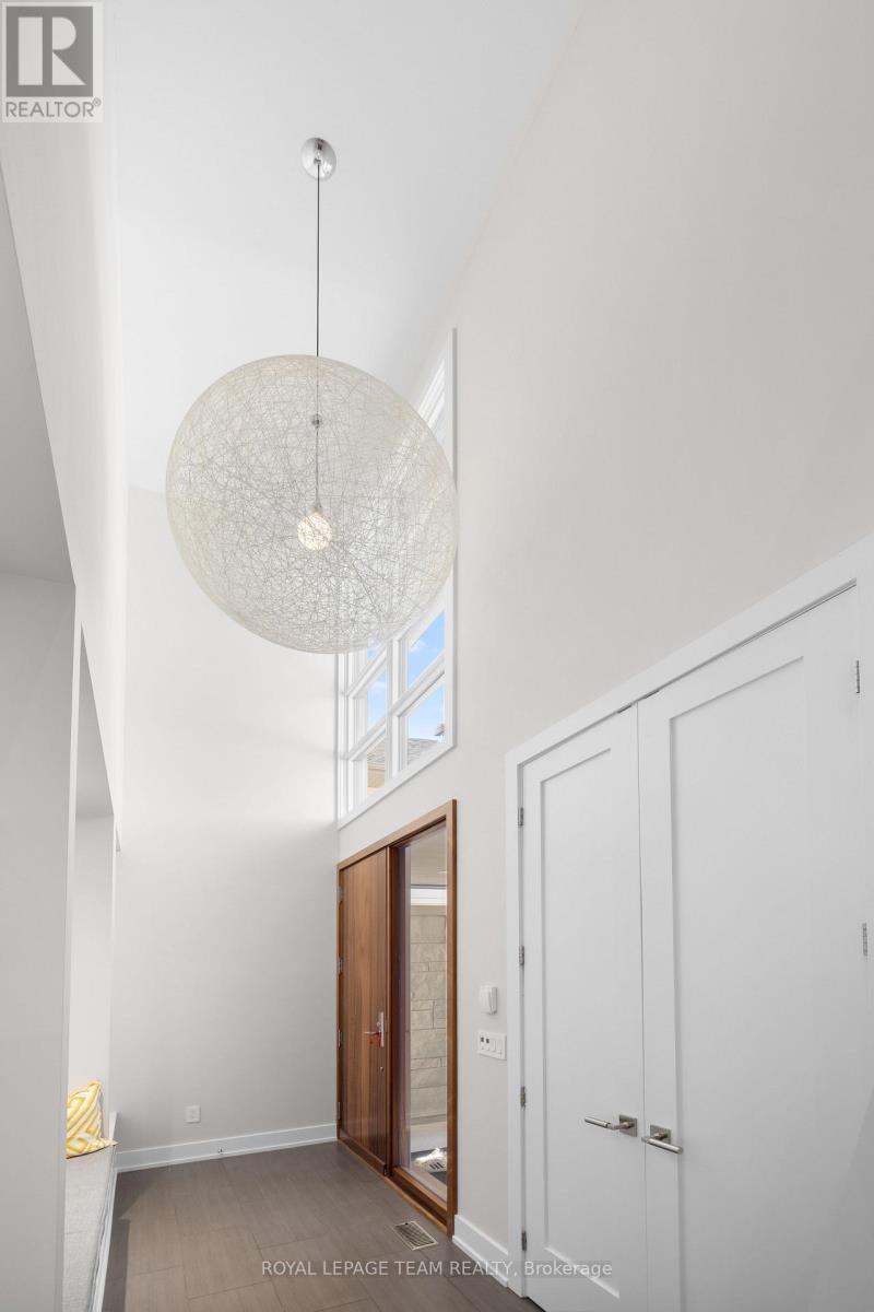 879 WINNINGTON AVENUE