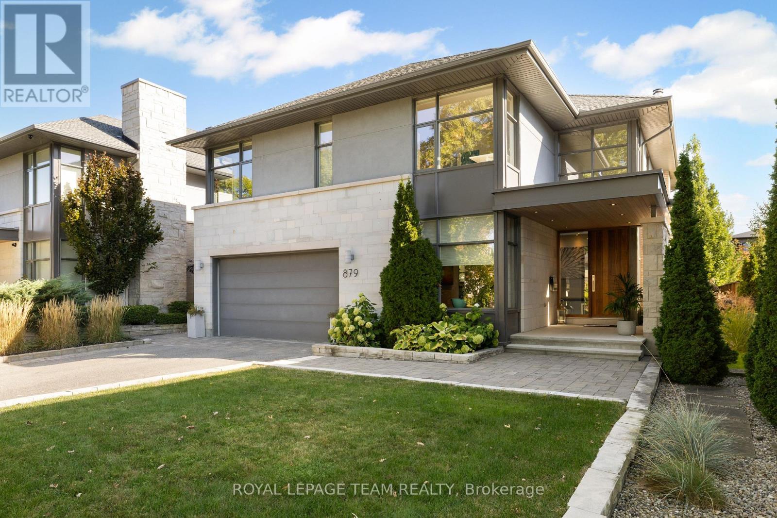 879 WINNINGTON AVENUE