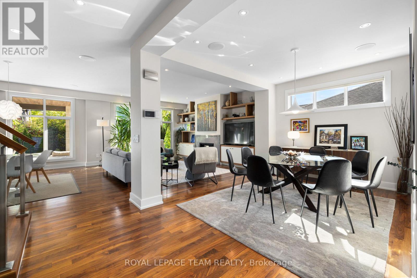 879 WINNINGTON AVENUE