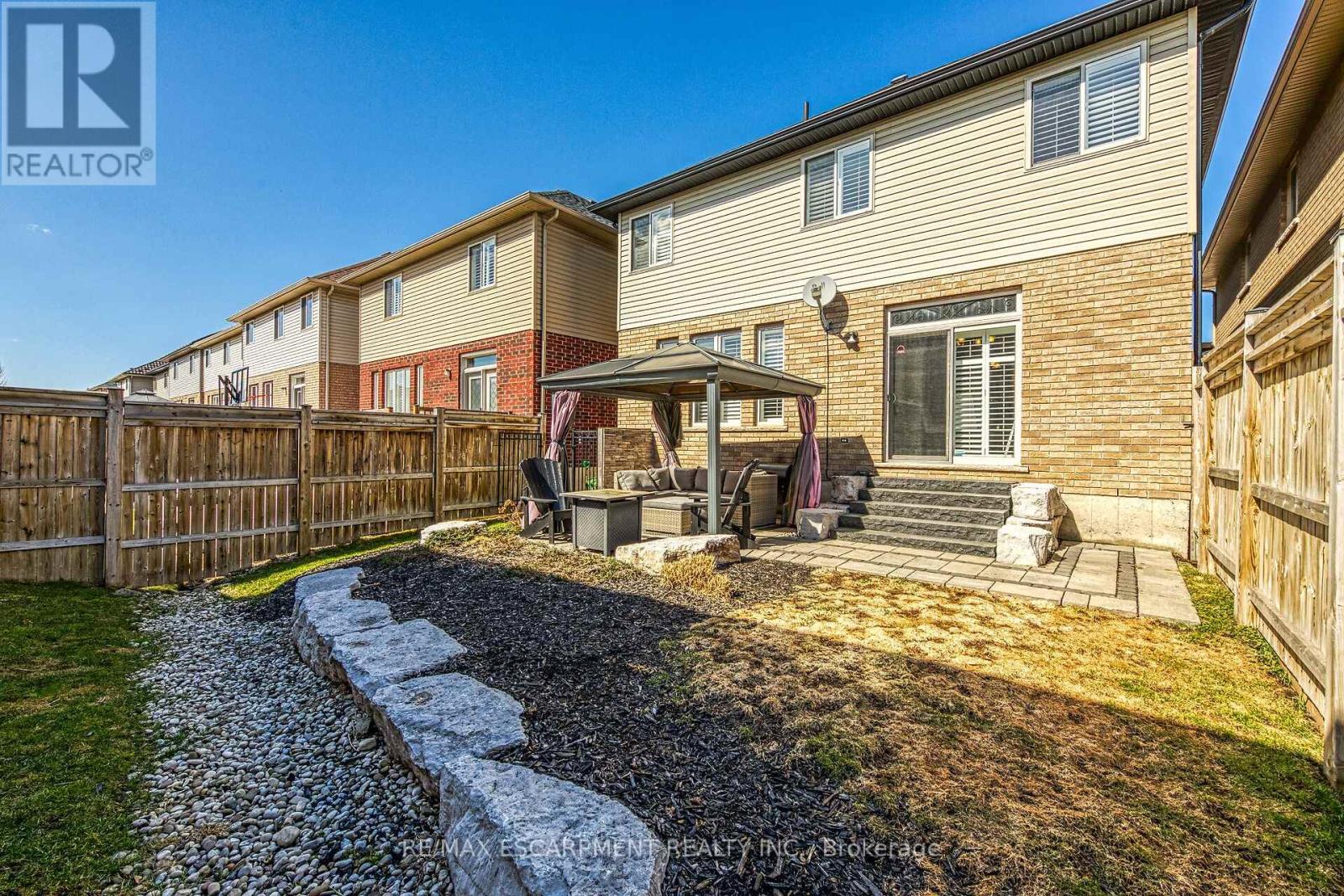 8 CHARTWELL CIRCLE