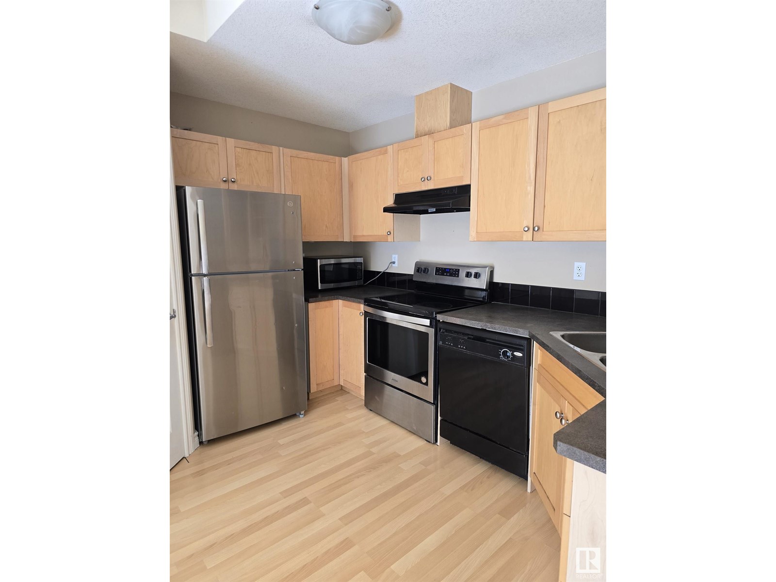 #48 150 EDWARDS DR SW