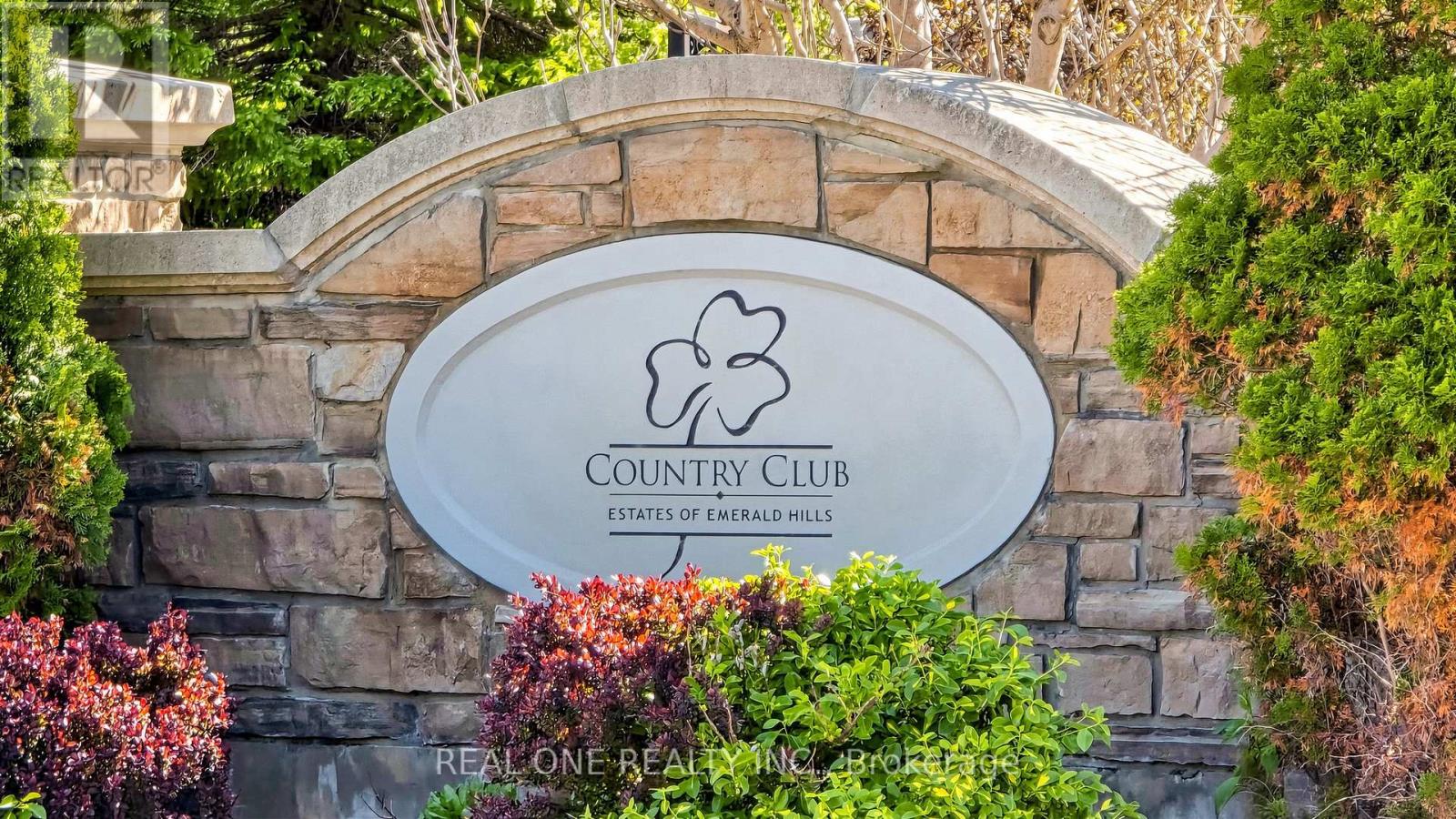 15 - 58 EMERALD HTS DRIVE