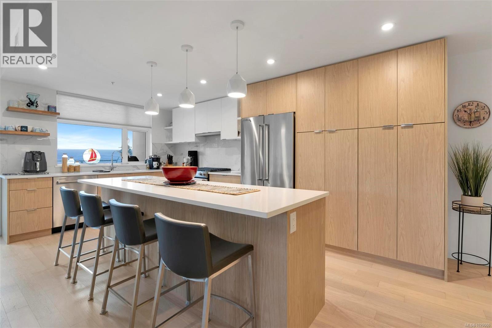 304 5120 Cordova Bay Rd