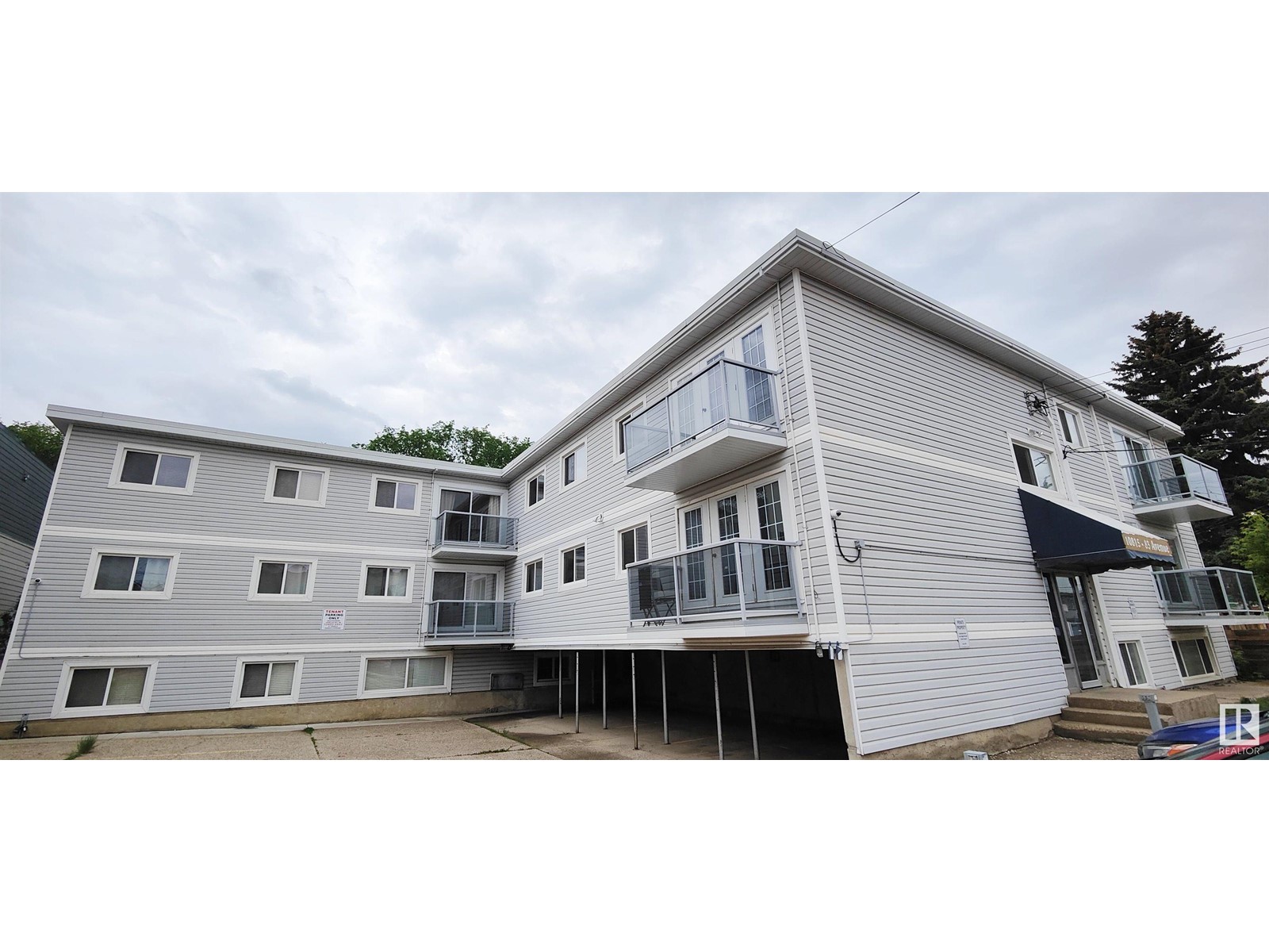 #207 10815 83 AV NW