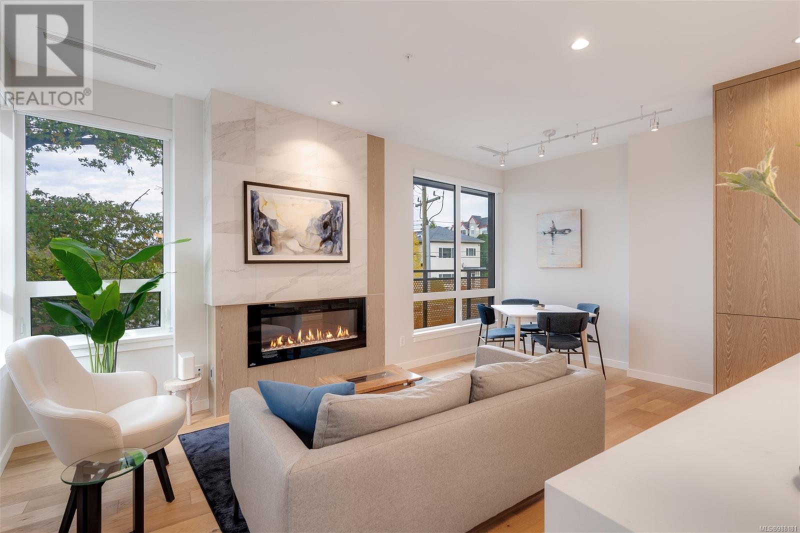 211 1201 Fort St