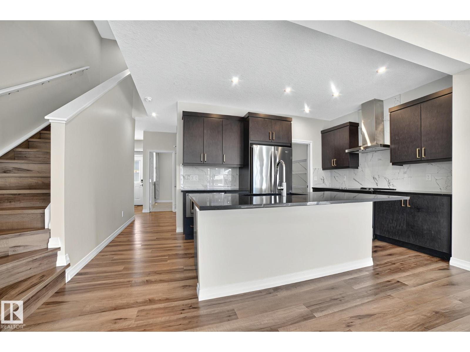 9335 226 ST NW