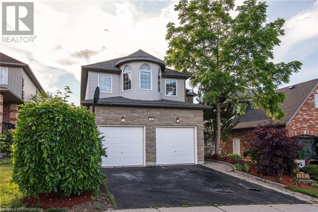 11 APPLE RIDGE Drive