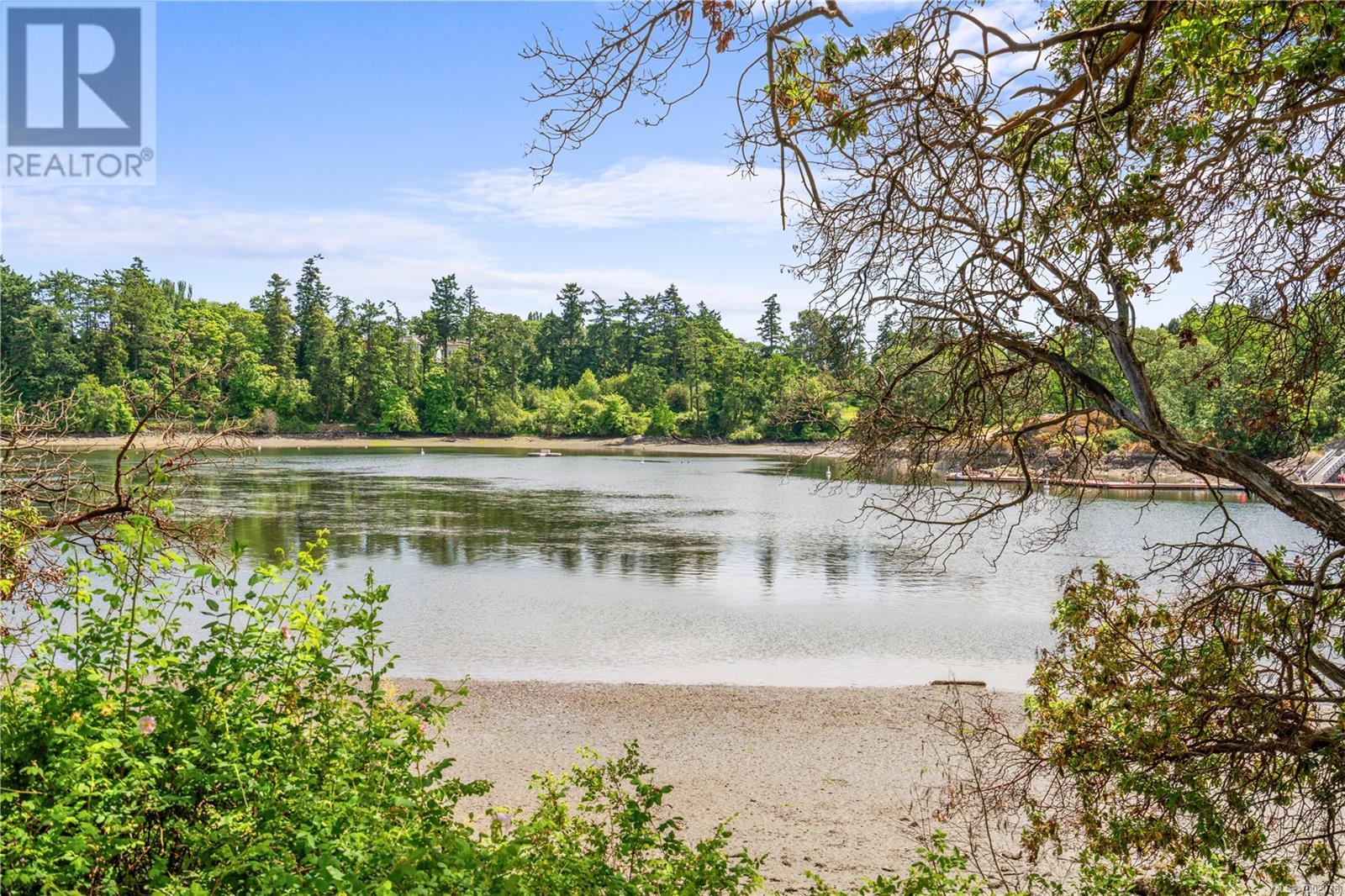 T103 105 Gorge Rd E