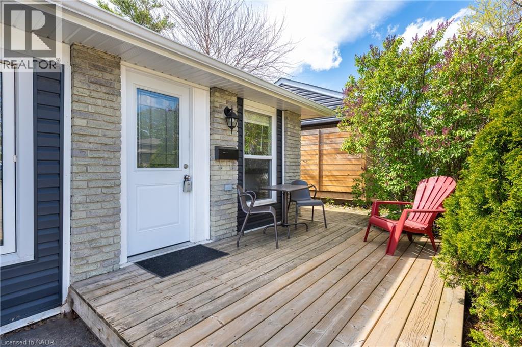 519 PINETREE Crescent