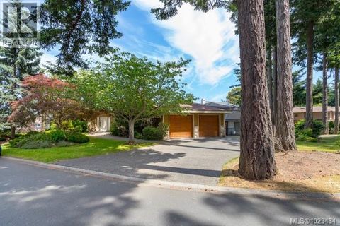 4405 Moonlight Lane Saanich BC V8N6K7