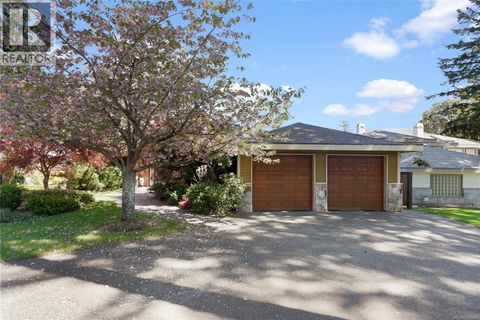 4405 Moonlight Lane Saanich BC V8N6K7