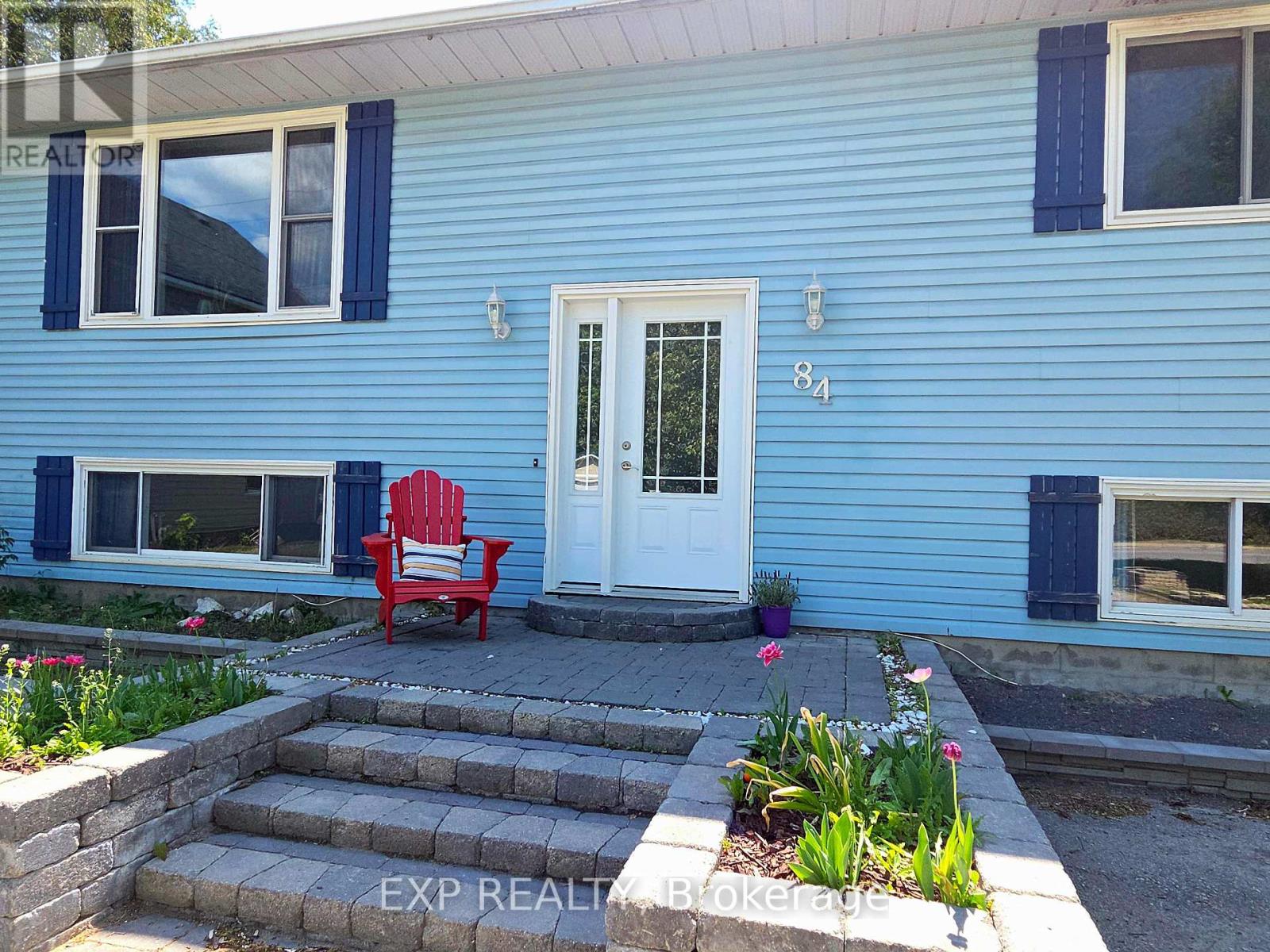 84 MARTIN STREET N