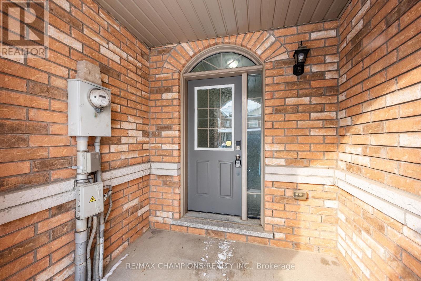 64 PENNYCROSS CRESCENT