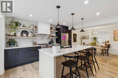 561 Point Mckay Grove NW Calgary AB T2E5M7