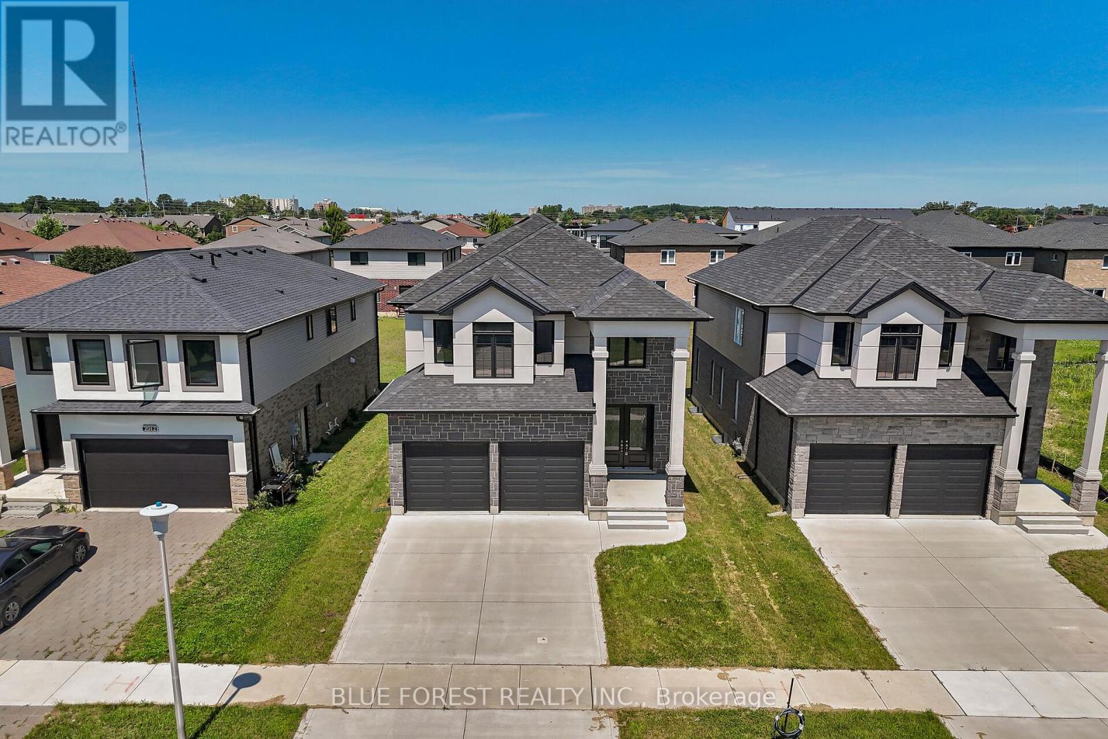 2916 LEMIEUX WALK