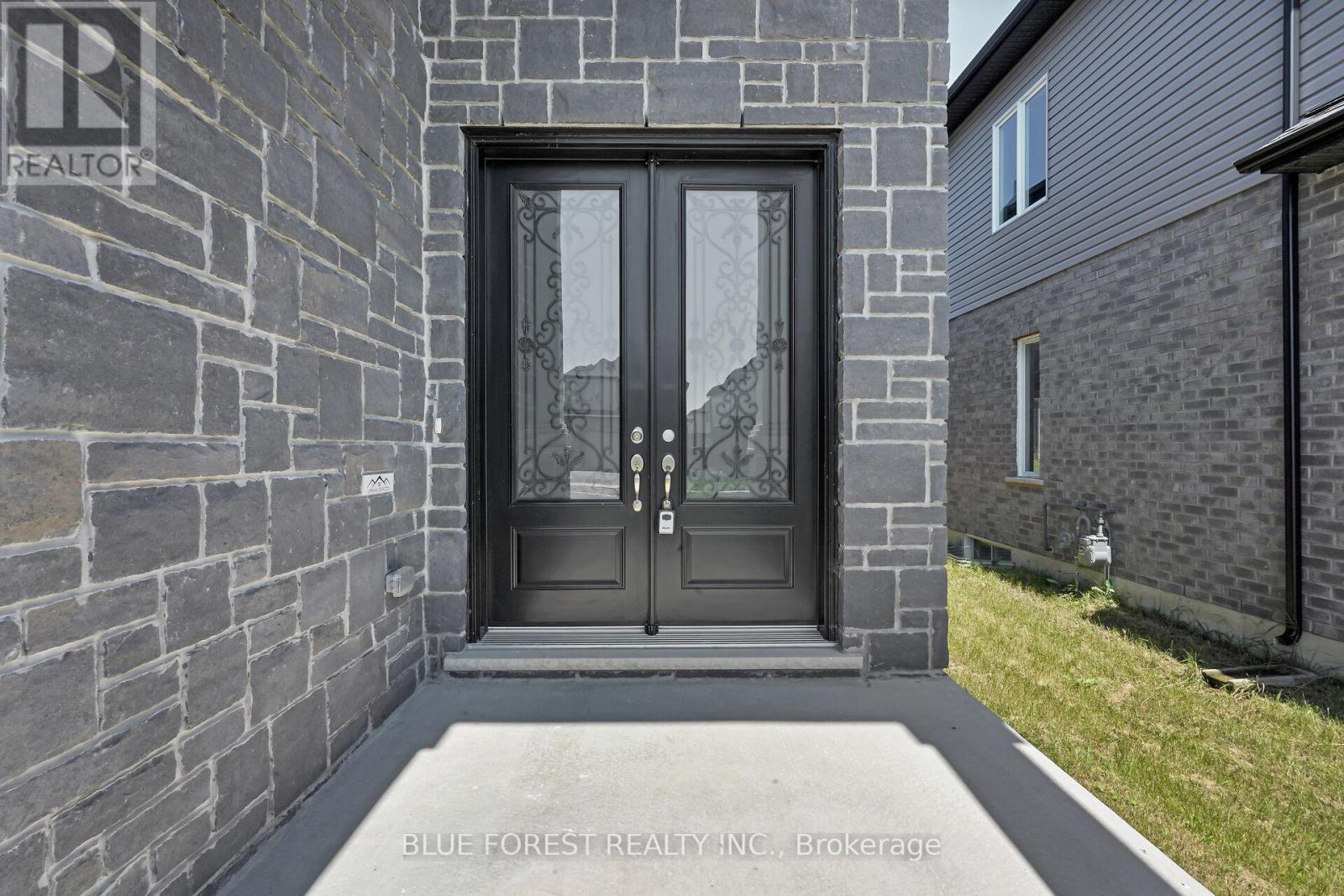 2916 LEMIEUX WALK