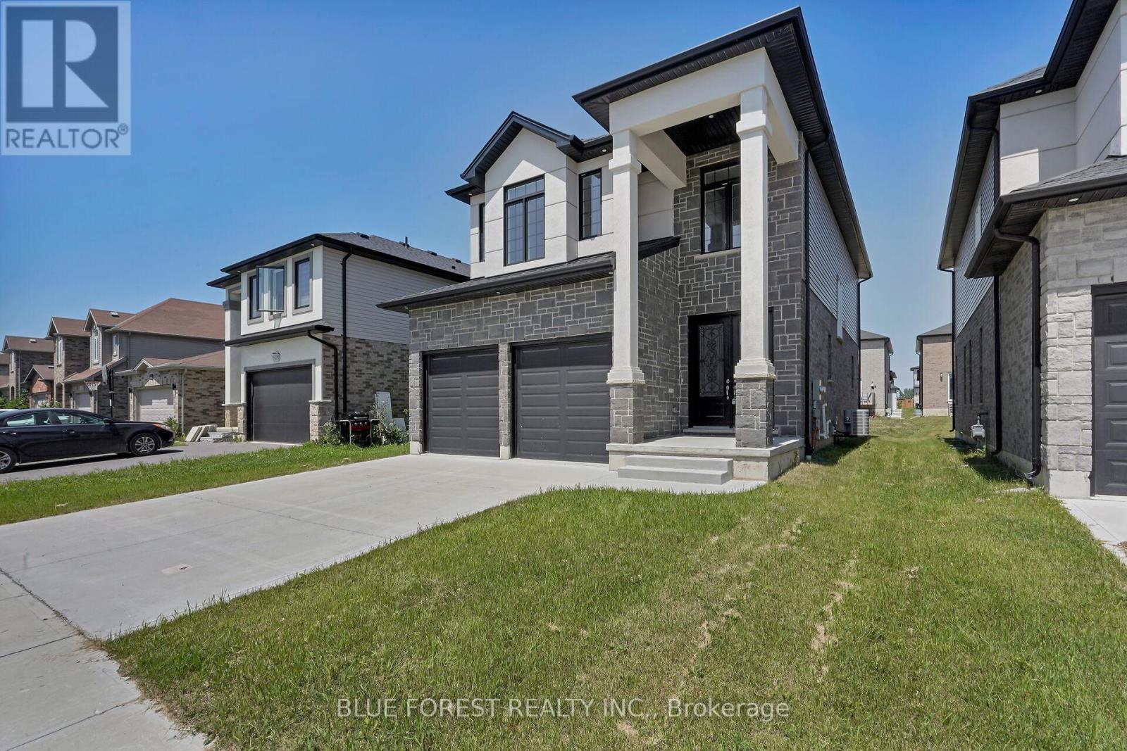 2916 LEMIEUX WALK