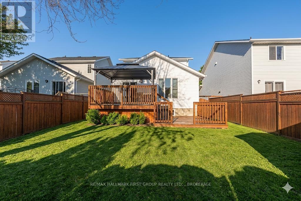 979 RAINBOW CRESCENT