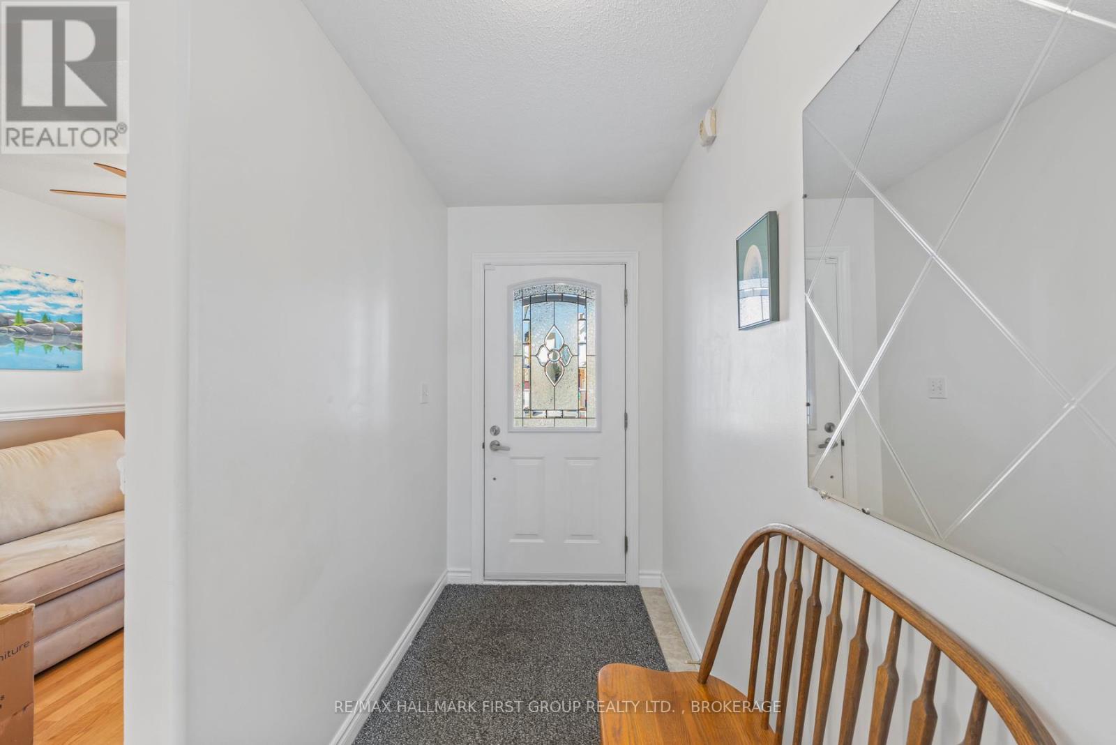 979 RAINBOW CRESCENT