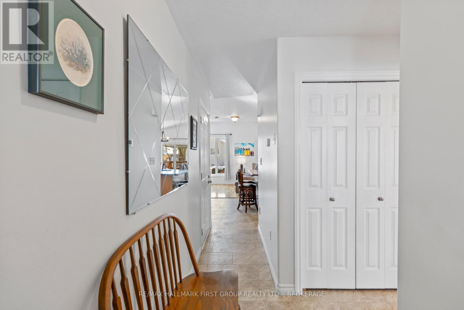 979 RAINBOW CRESCENT