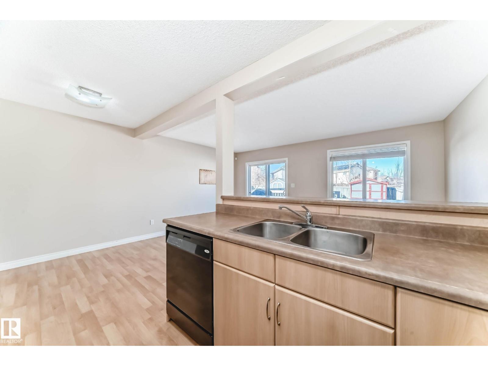 5922 164 AV NW