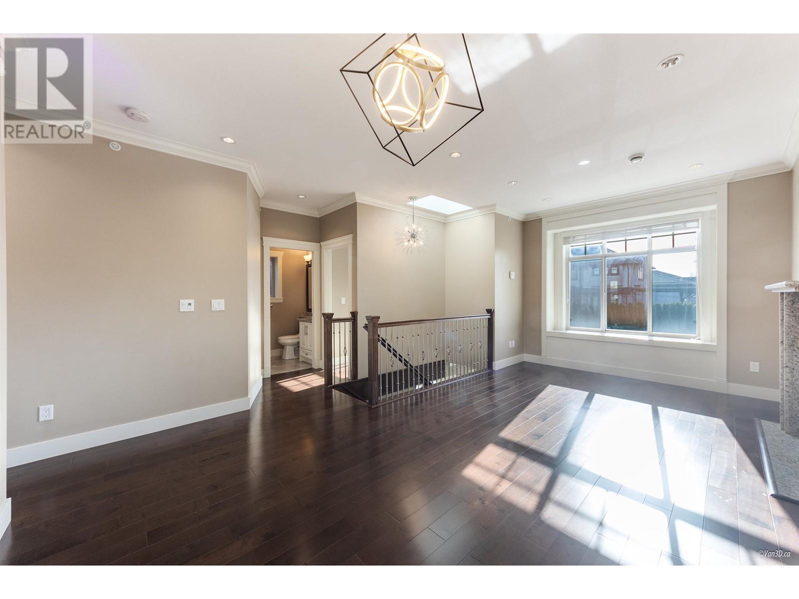 1102 KASLO STREET