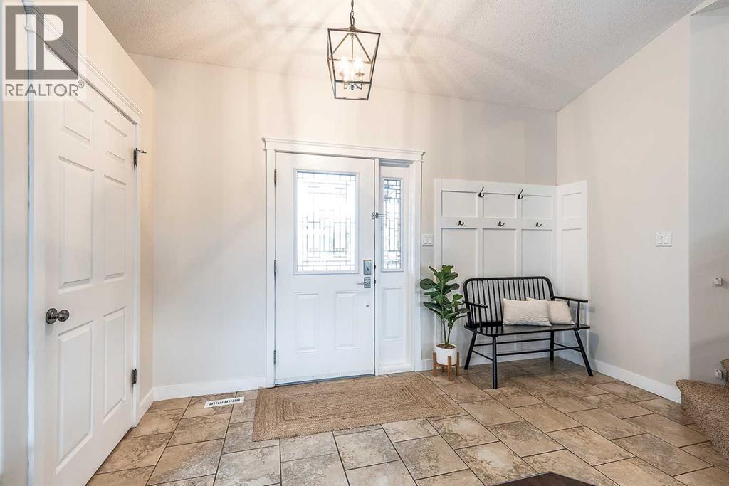 198 Vista Close SE