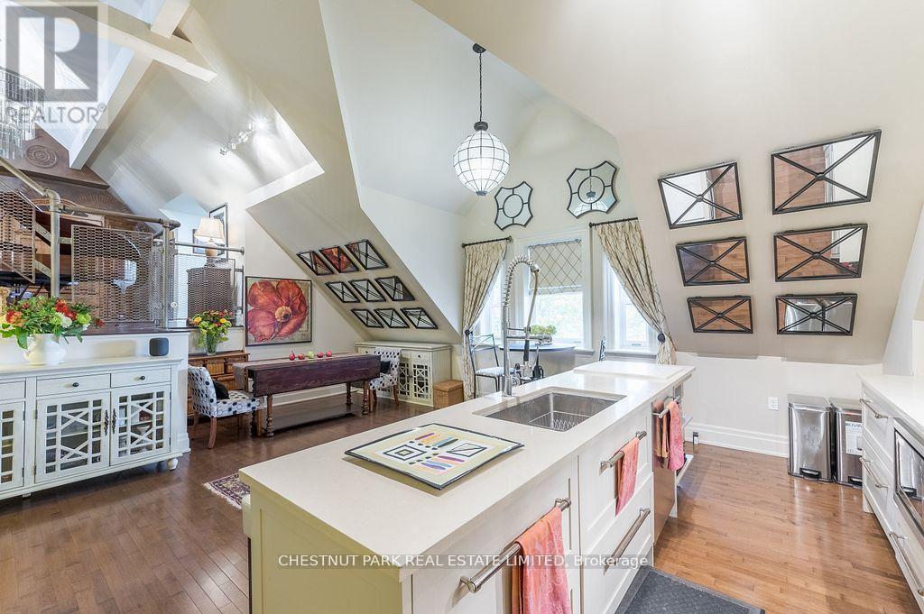 403 - 72 PINE STREET N