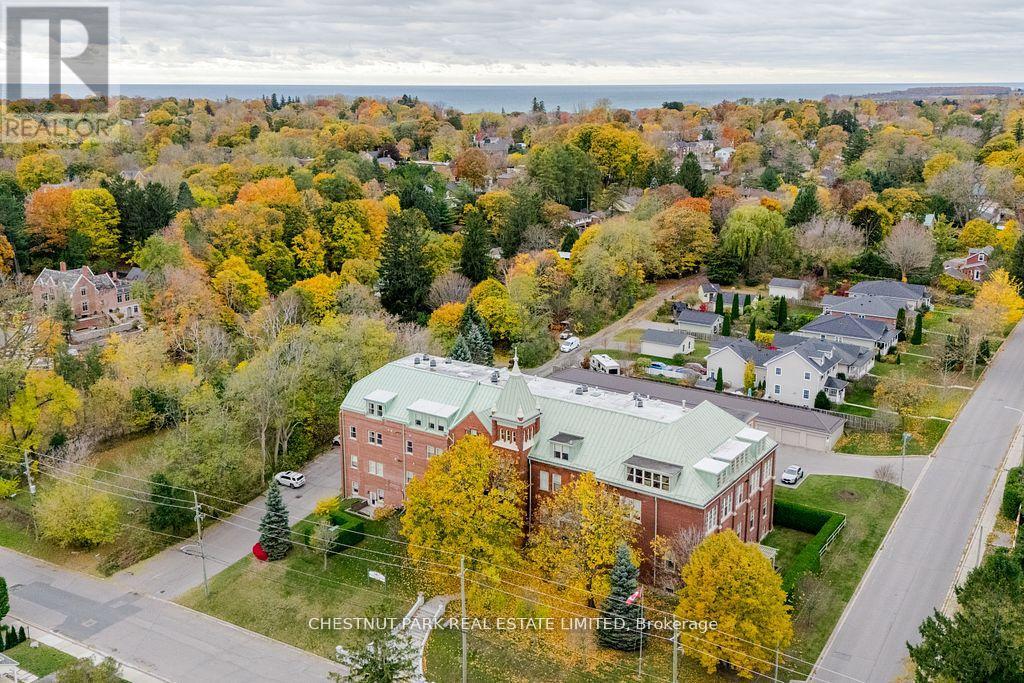 403 - 72 PINE STREET N