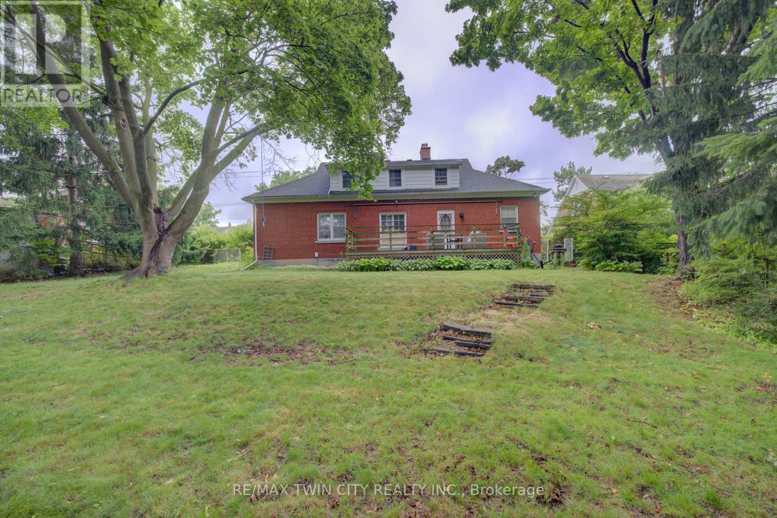 250 BRIDGEPORT ROAD E