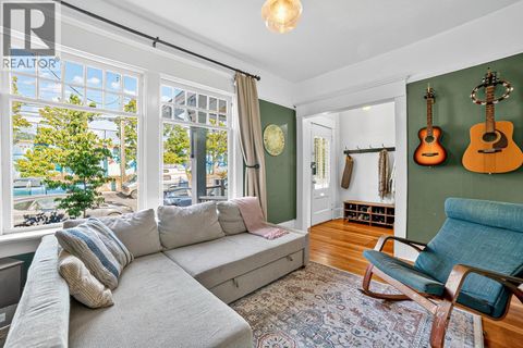 1113 MCLEAN DRIVE Vancouver BC V5L3N5