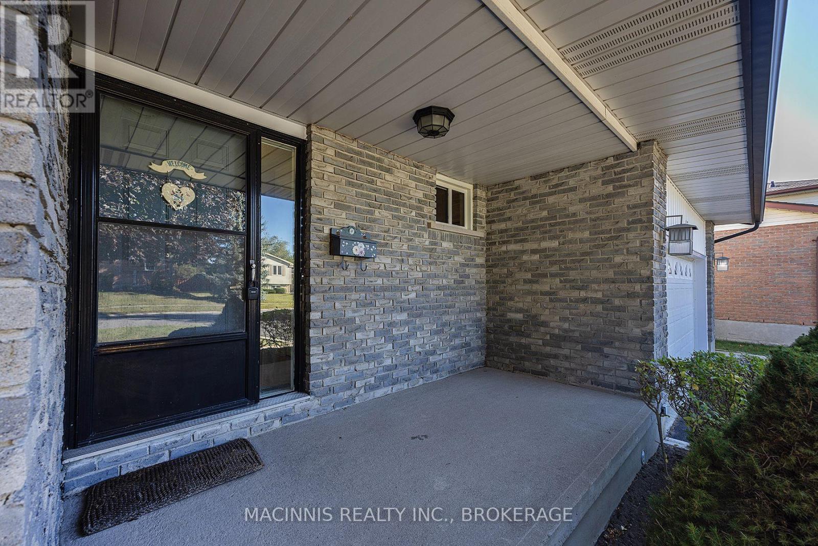 86 WINDFIELD CRESCENT