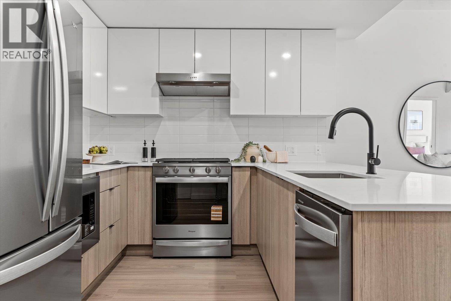 101 2277 HAWTHORNE AVENUE