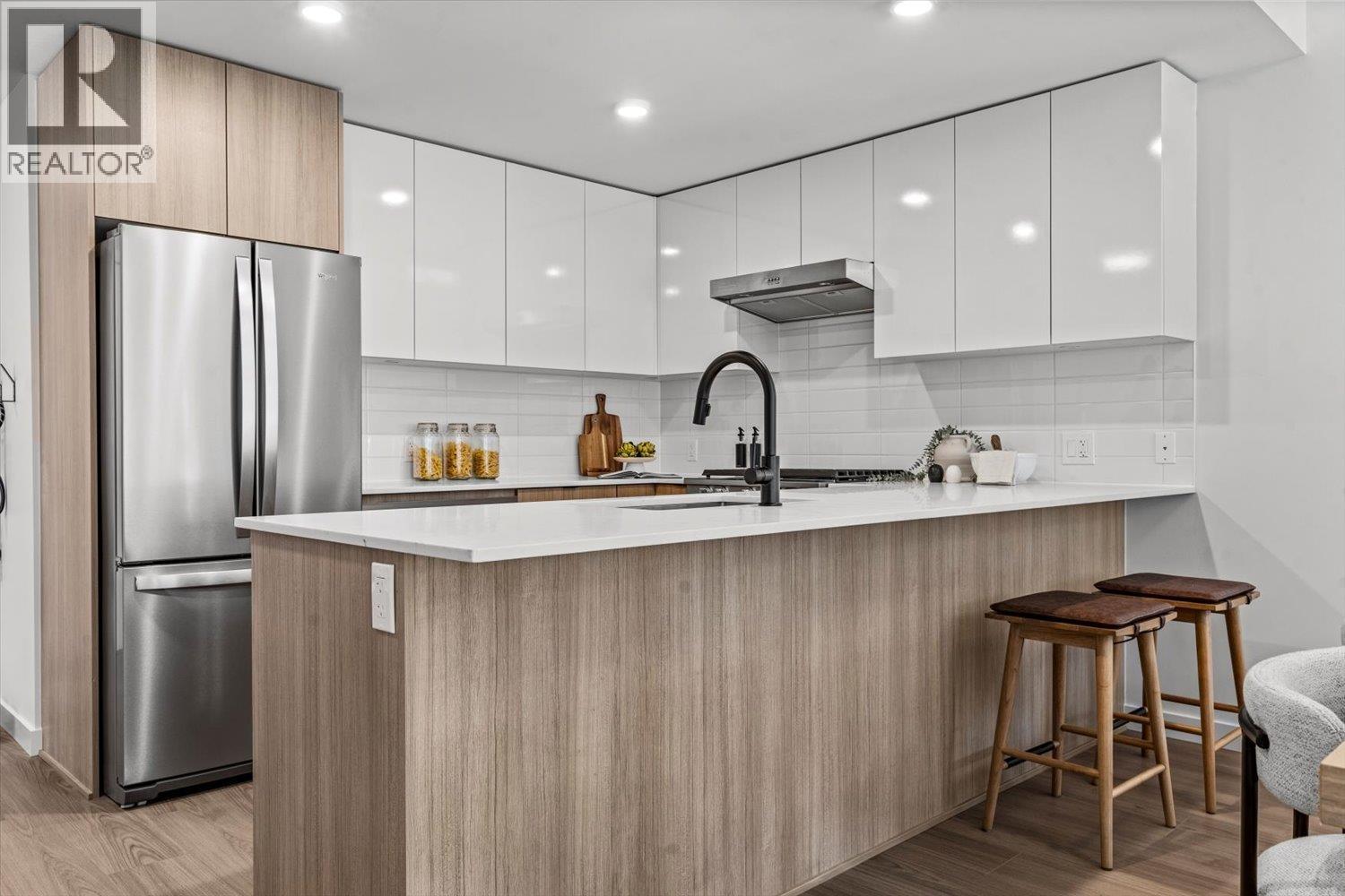 101 2277 HAWTHORNE AVENUE