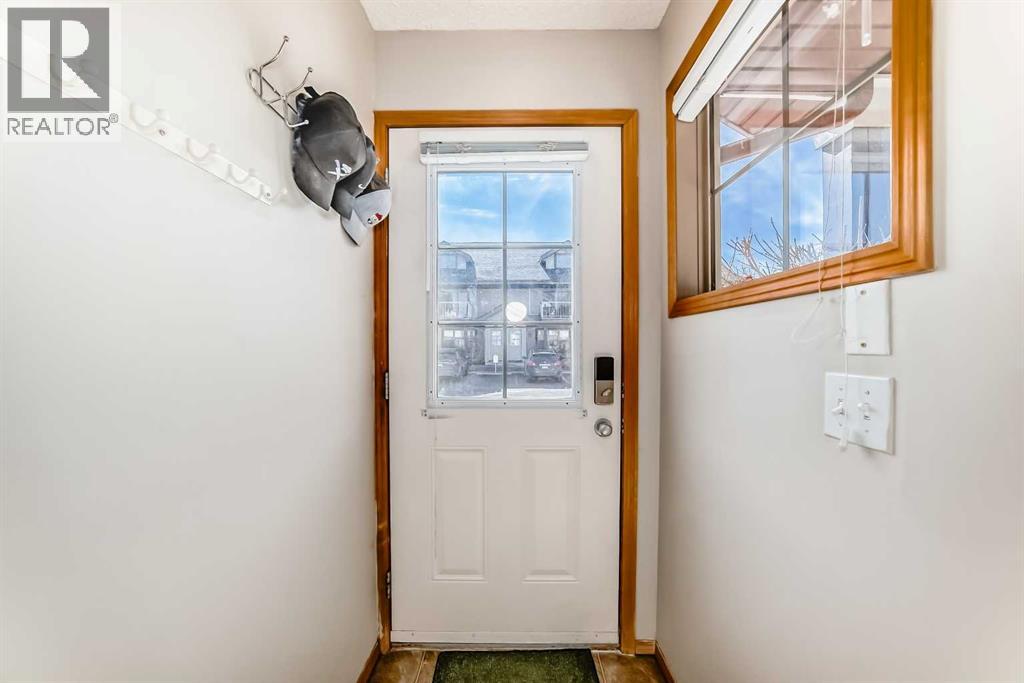 203, 4 Everridge Square SW