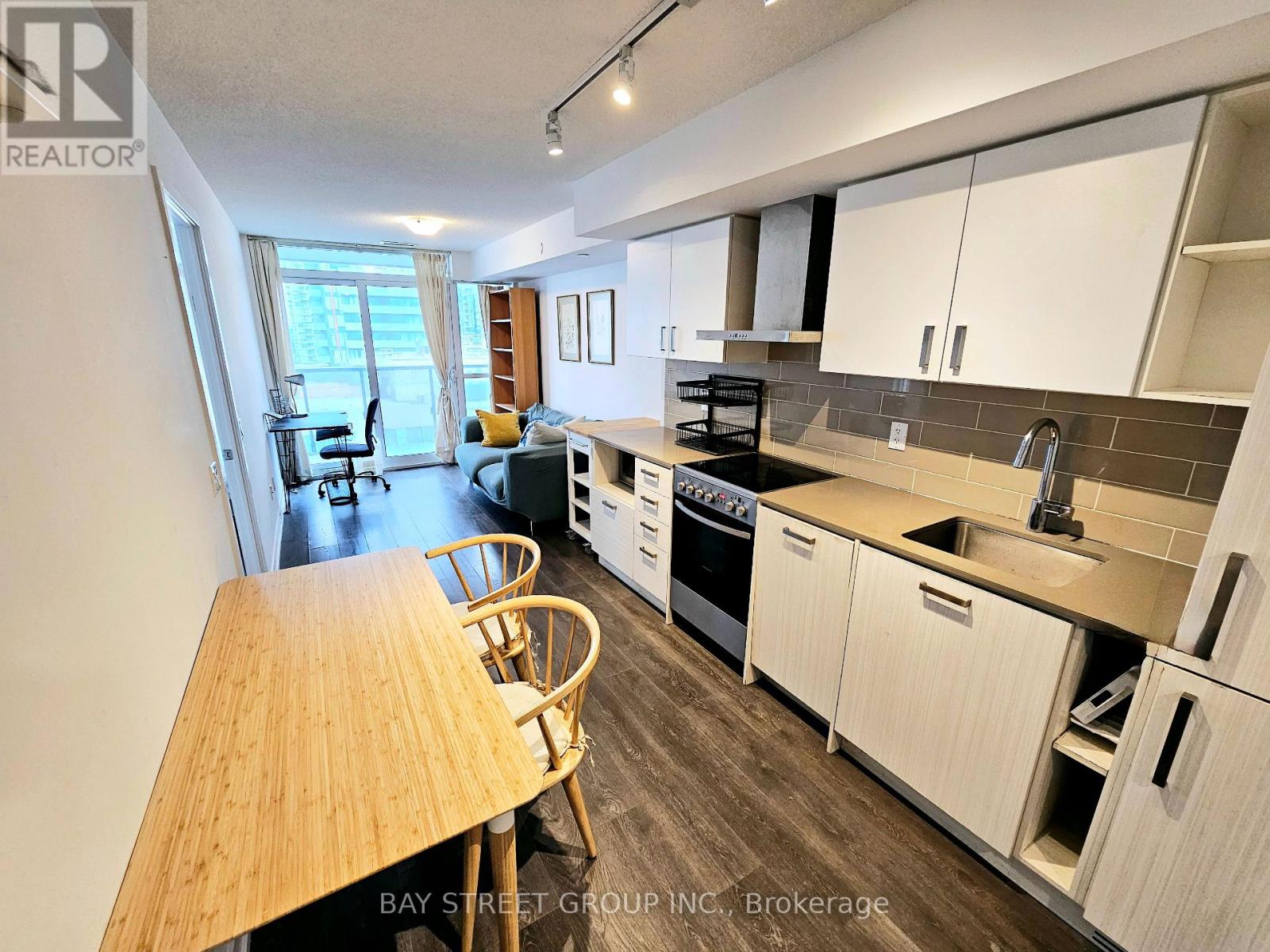 1205 - 125 REDPATH AVENUE