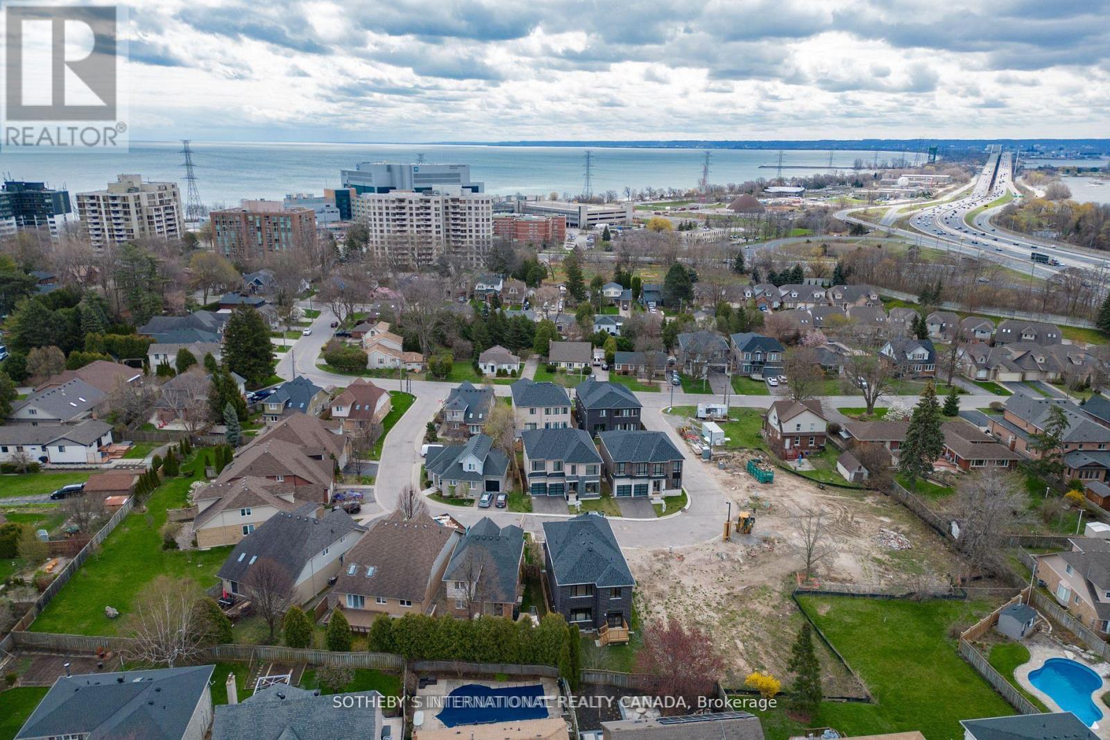 514 MARKAY COMMON
