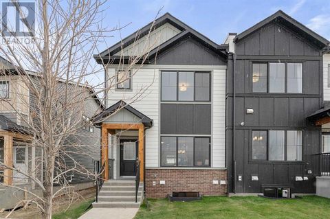 37 Silverton Glen Gate SW Calgary AB T2X5C4