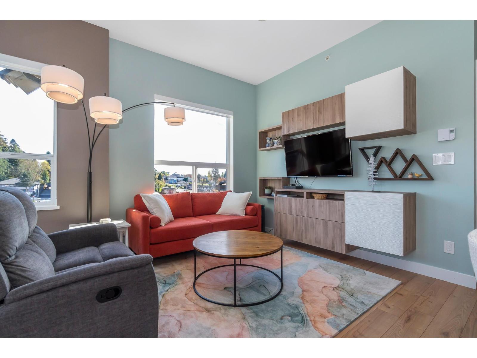 505 2493 MONTROSE AVENUE