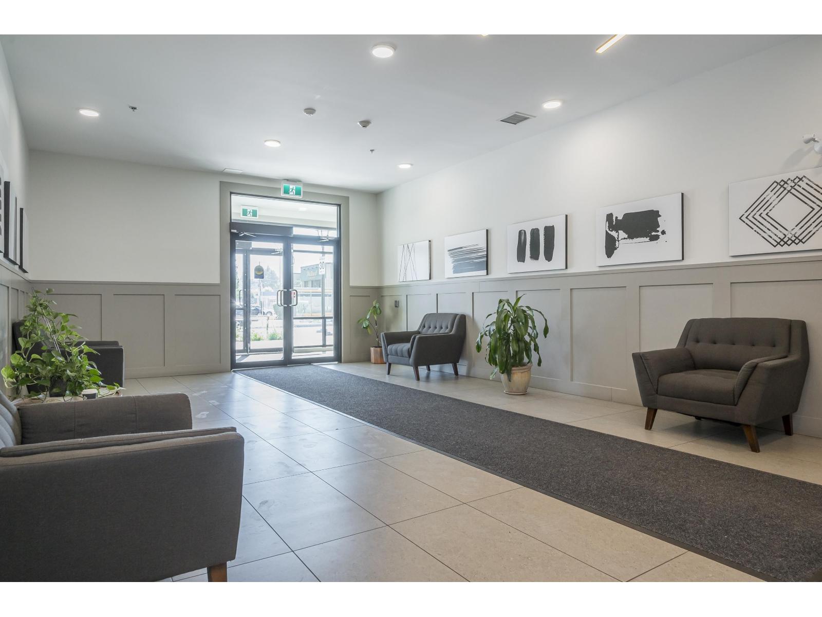 505 2493 MONTROSE AVENUE