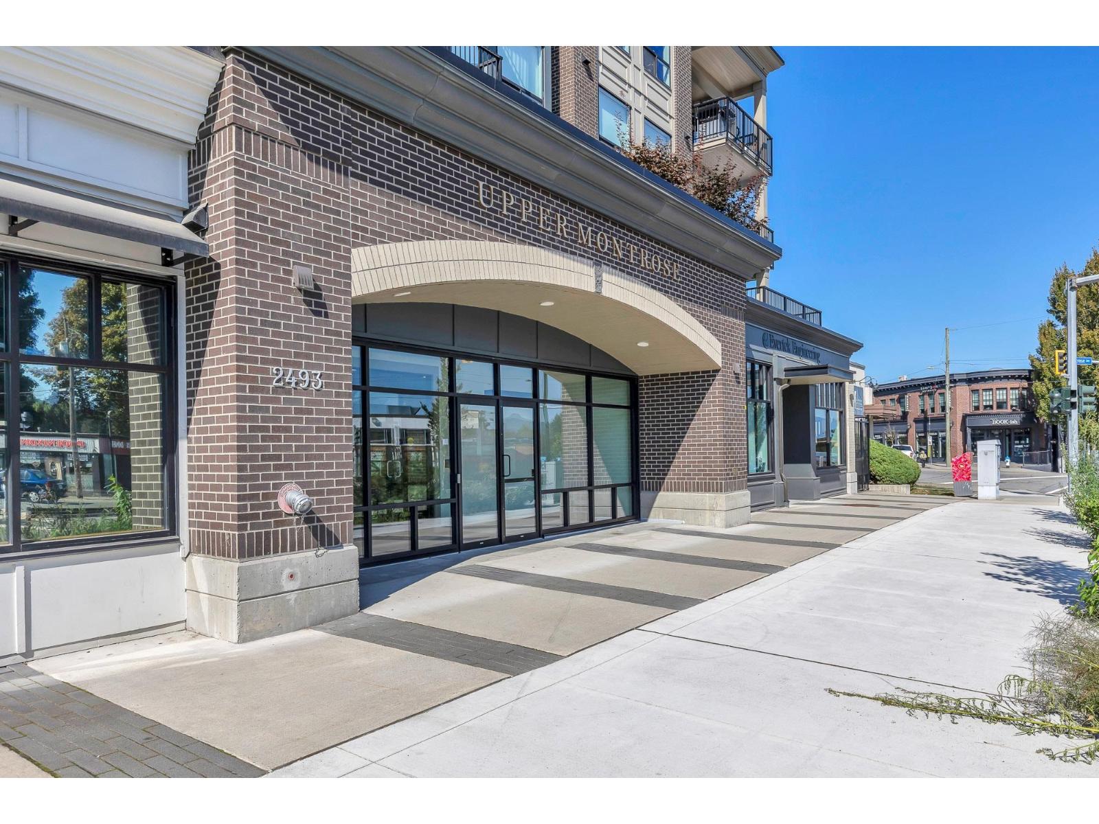 505 2493 MONTROSE AVENUE