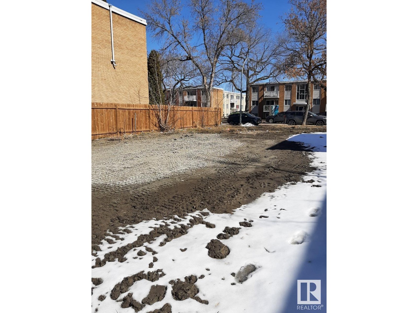 #1 10618 115 ST NW