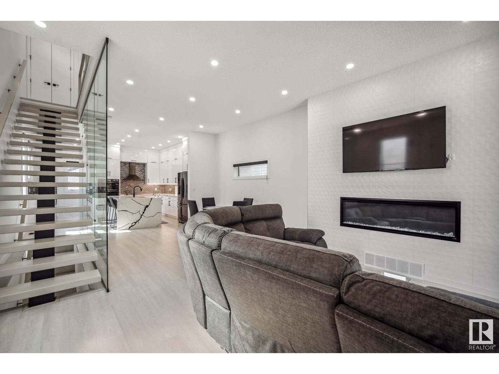 11571 80 AV NW