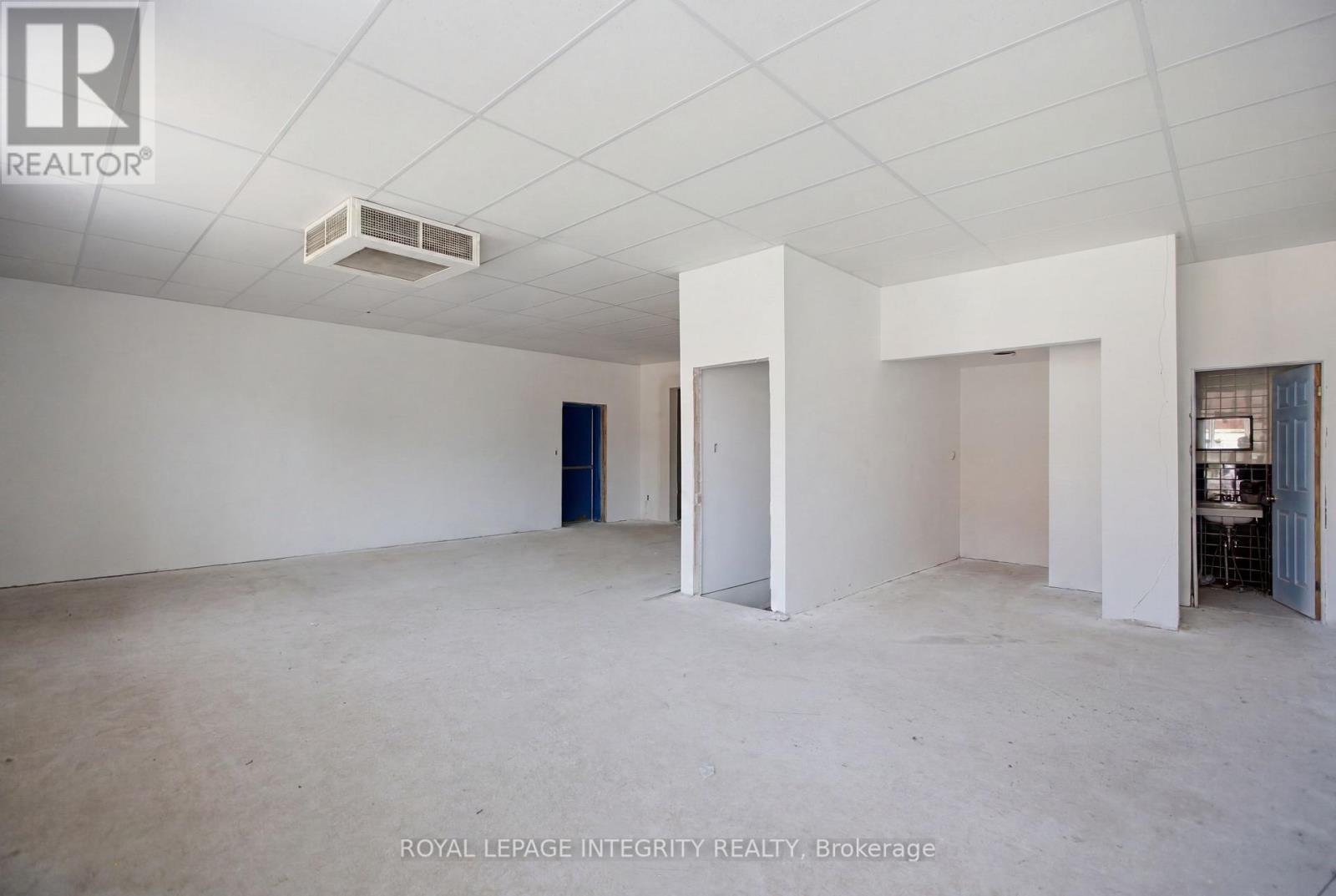 UNIT 3 - 104 ELGIN STREET W