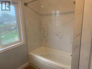 UPPER UNIT #1 - 33266 PETTIT ROAD