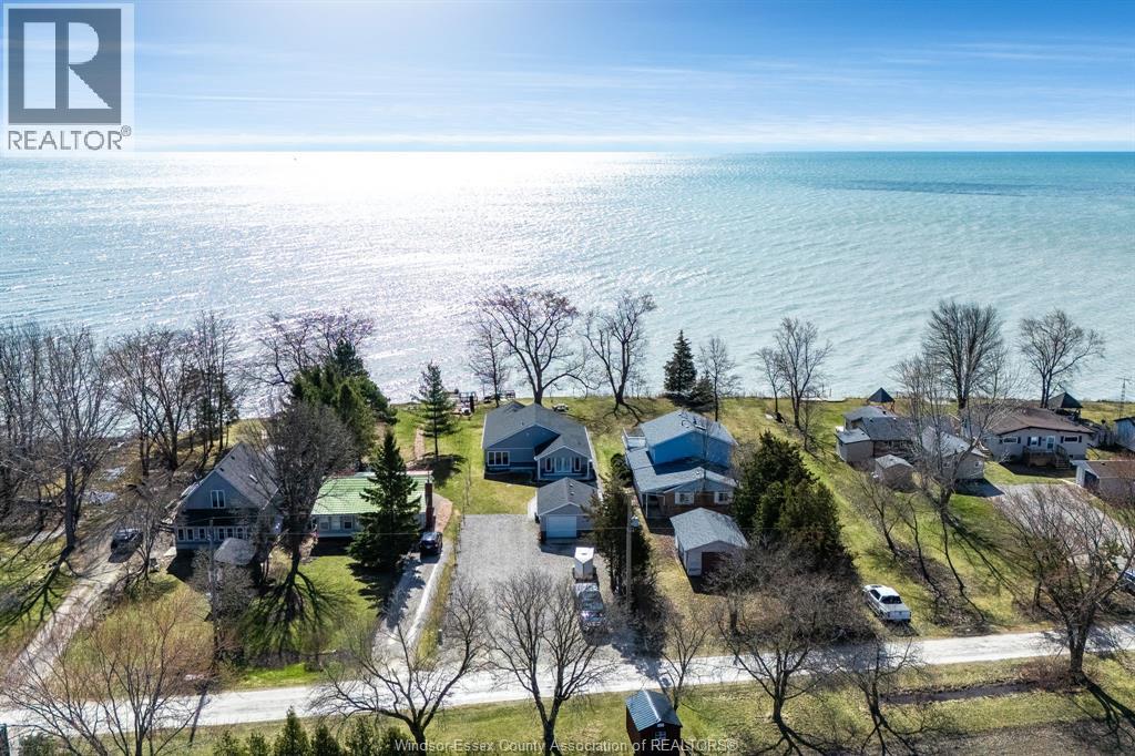 952 Hiawatha Beach