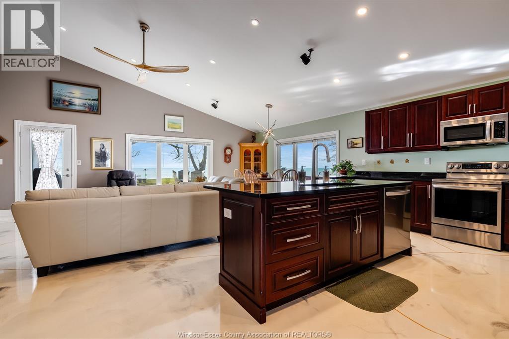 952 Hiawatha Beach