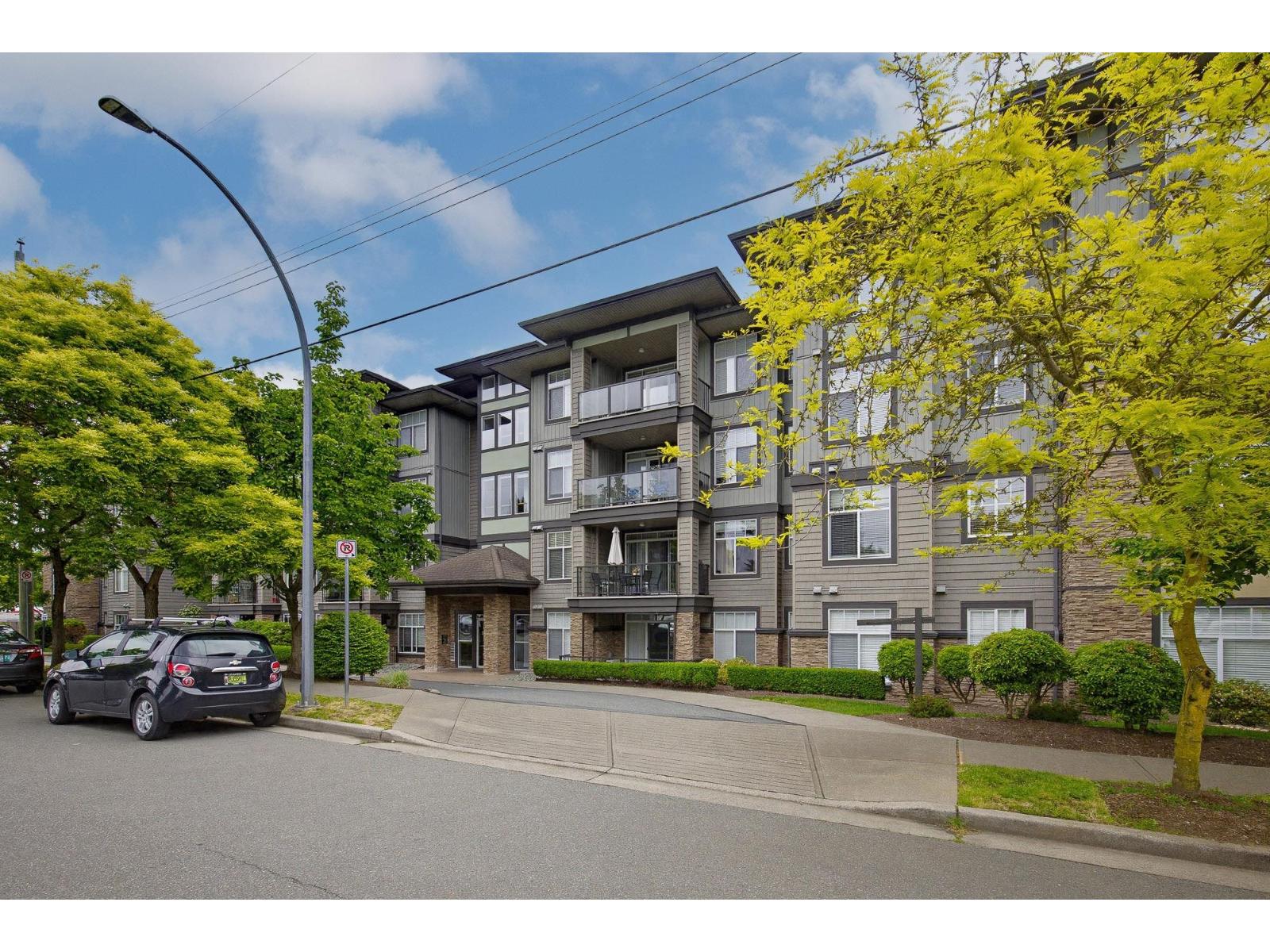 403 2068 SANDALWOOD CRESCENT