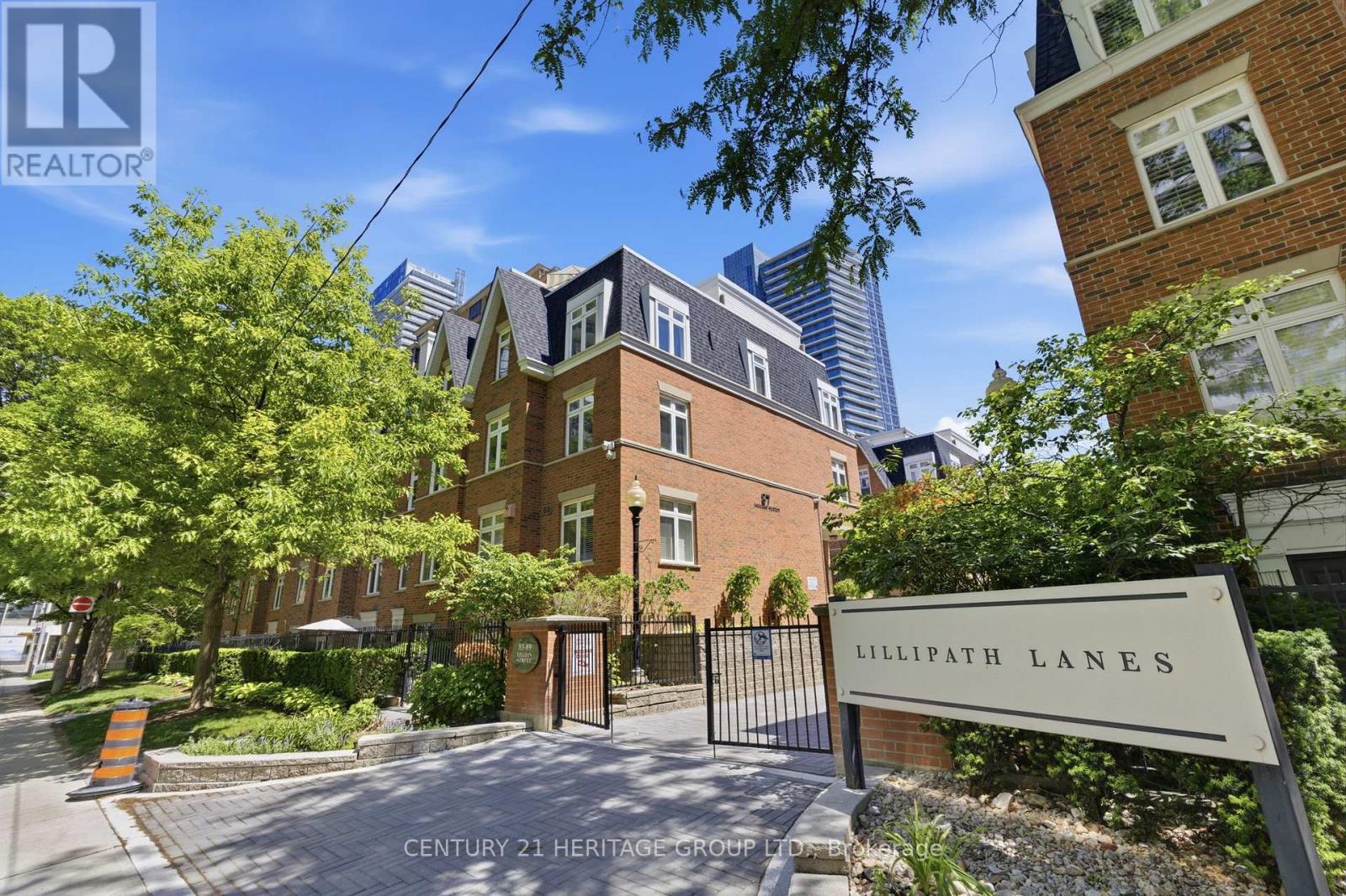 Photo 1 of 34 — 8 - 87 LILLIAN STREET Unit 8, Toronto (Mount Pleasant West), ON M4S2H7